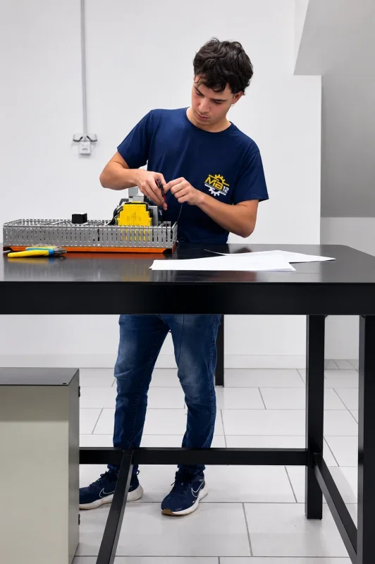 montagem de painel elétrico com inversor de frequência